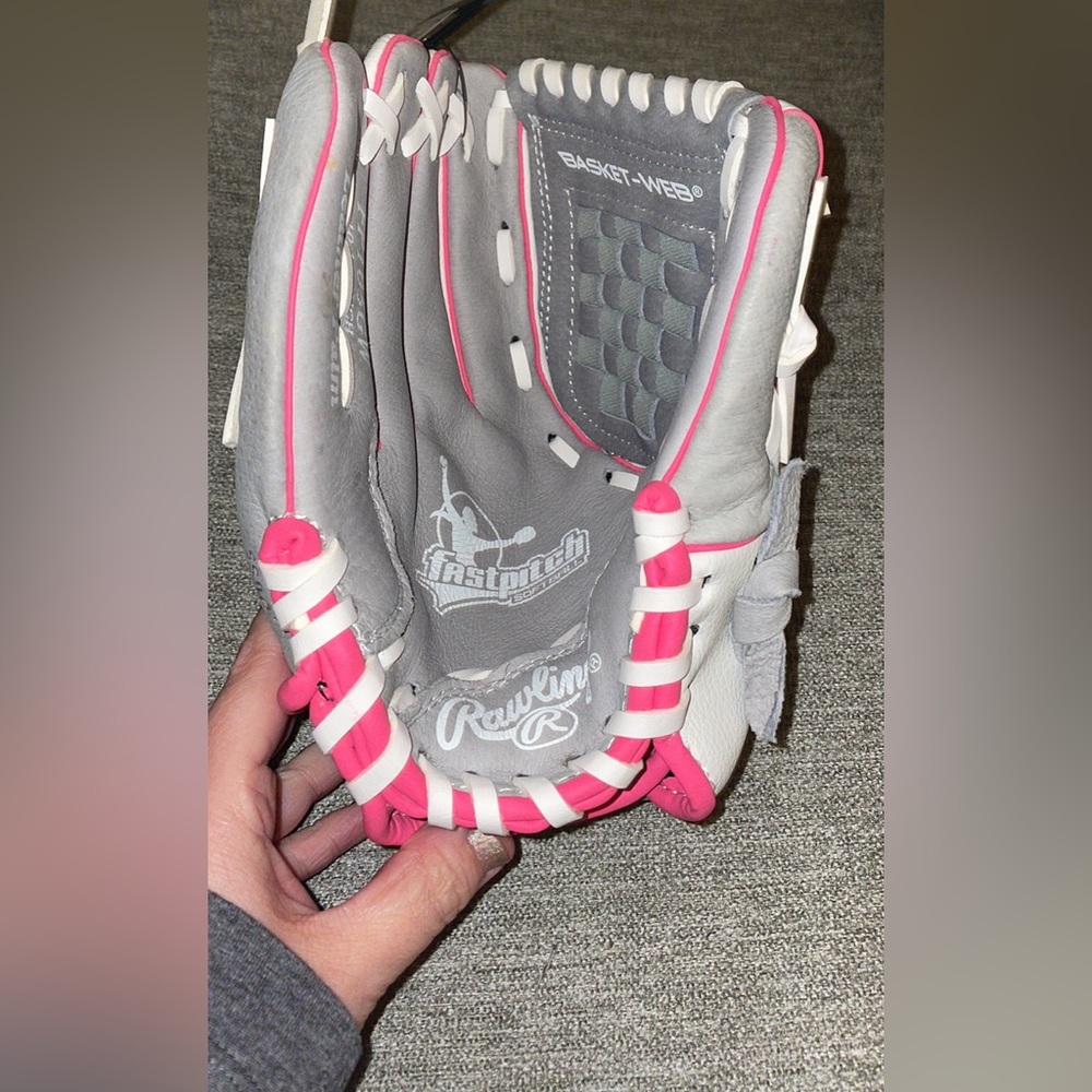 Right hand catch softball glove for kids